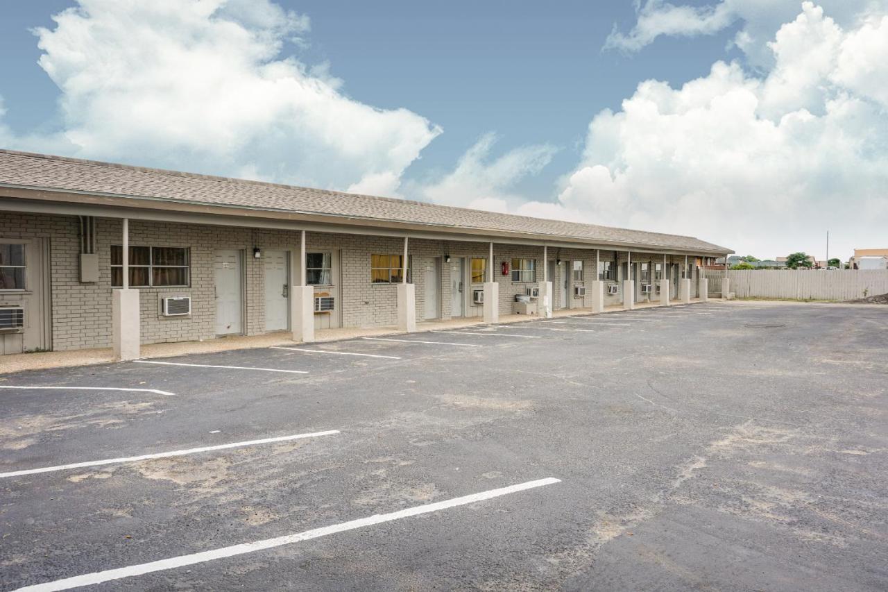 Oyo Hotel Austin Street Giddings ภายนอก รูปภาพ