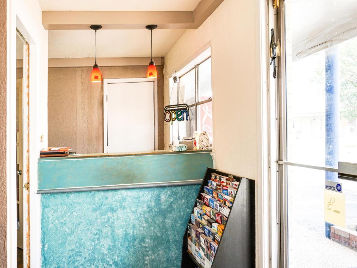 Oyo Hotel Austin Street Giddings ภายนอก รูปภาพ