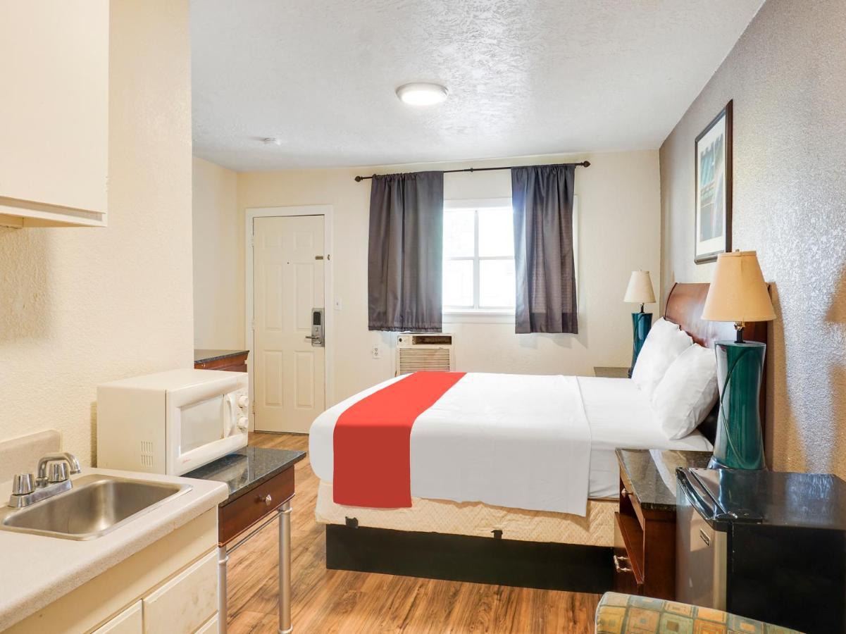 Oyo Hotel Austin Street Giddings ภายนอก รูปภาพ