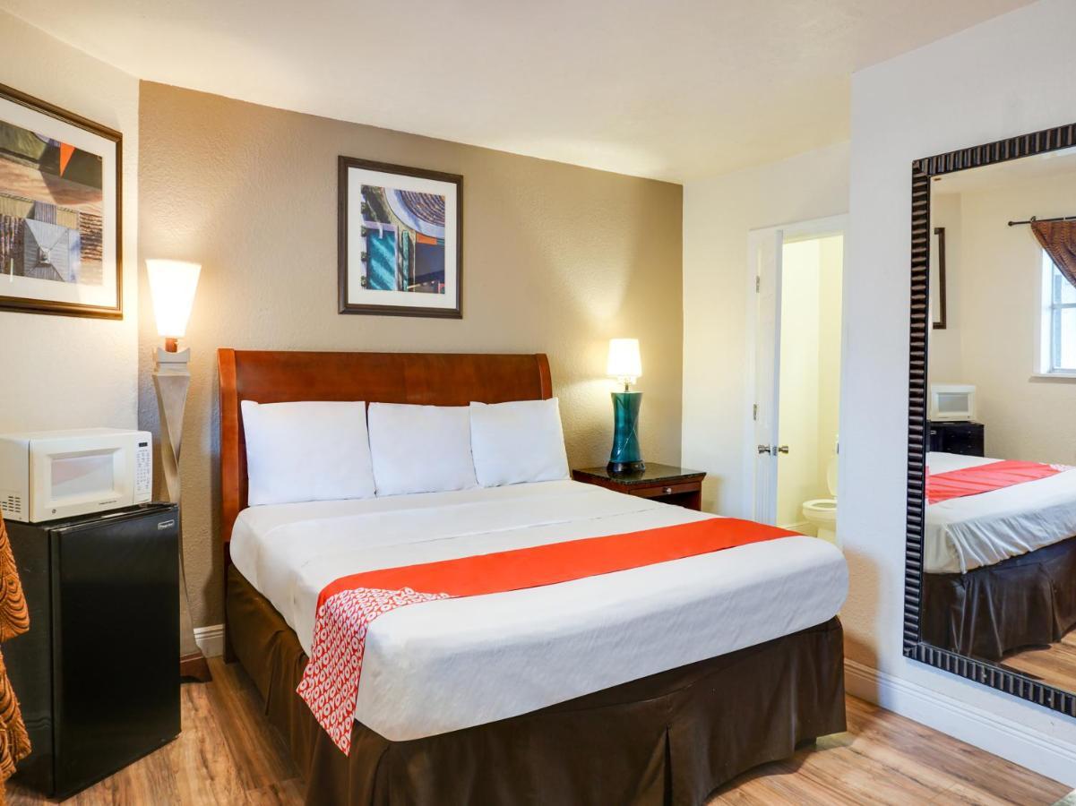 Oyo Hotel Austin Street Giddings ภายนอก รูปภาพ