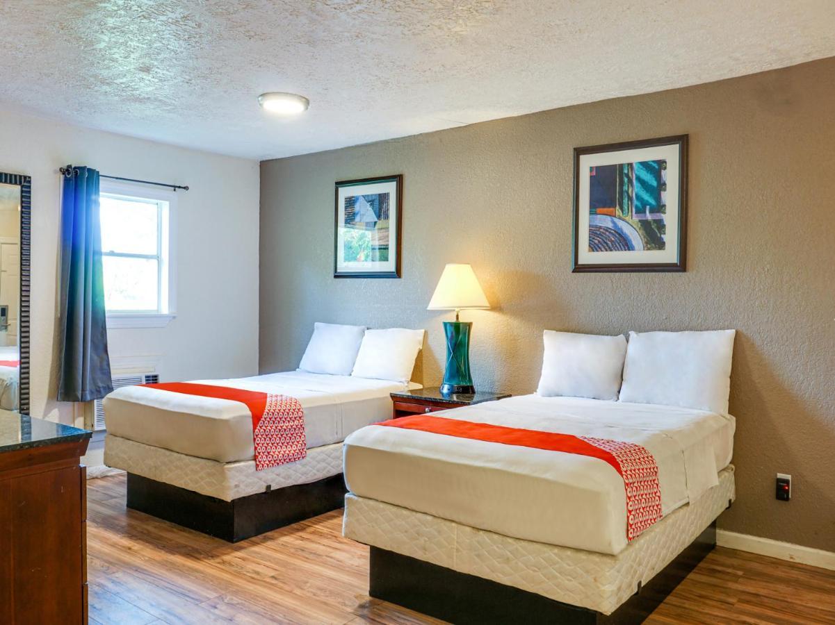 Oyo Hotel Austin Street Giddings ภายนอก รูปภาพ