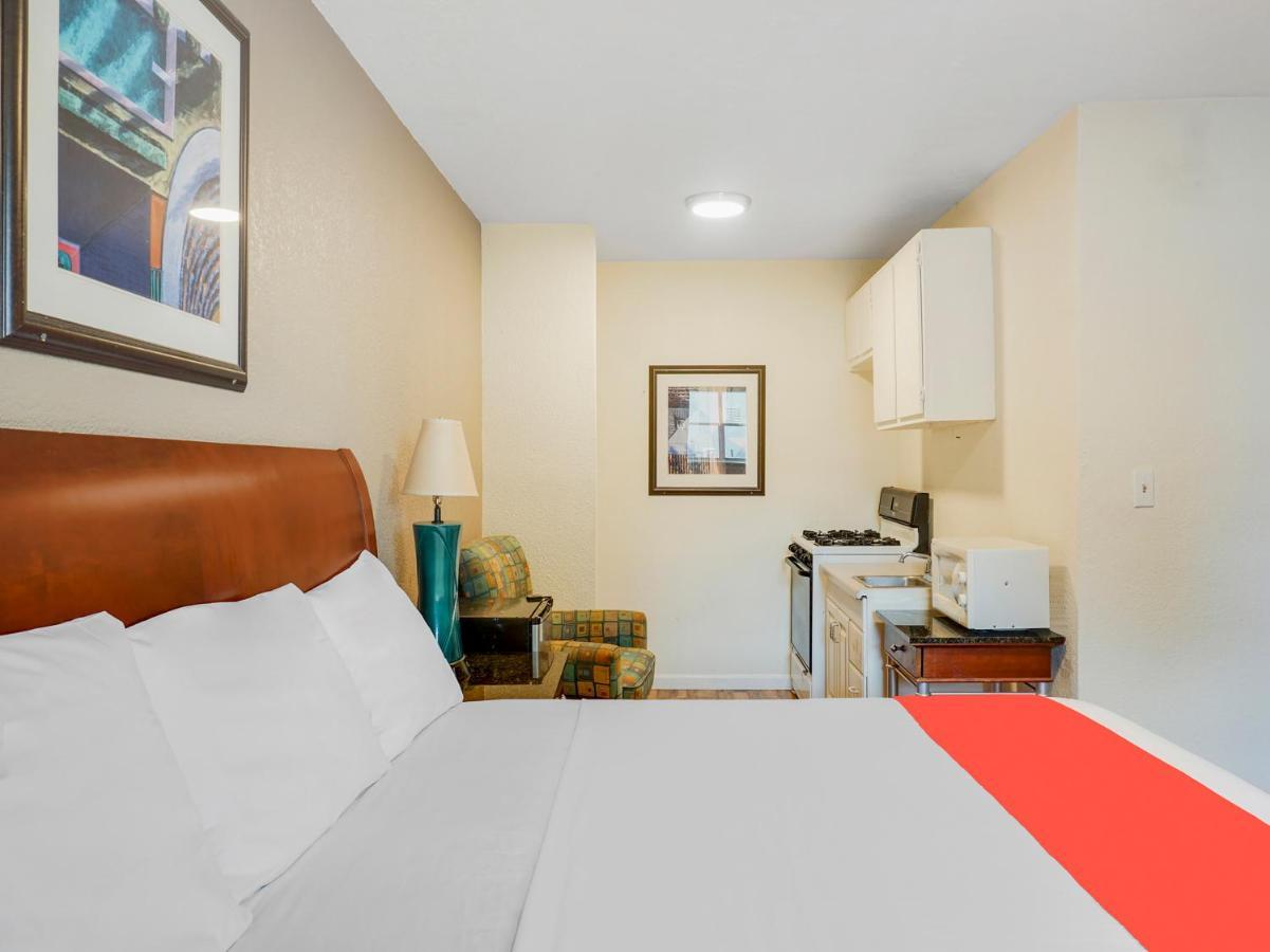 Oyo Hotel Austin Street Giddings ภายนอก รูปภาพ