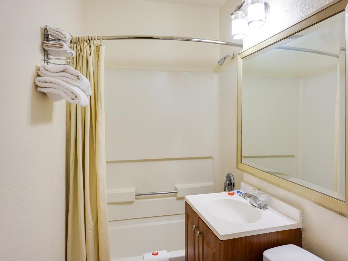 Oyo Hotel Austin Street Giddings ภายนอก รูปภาพ