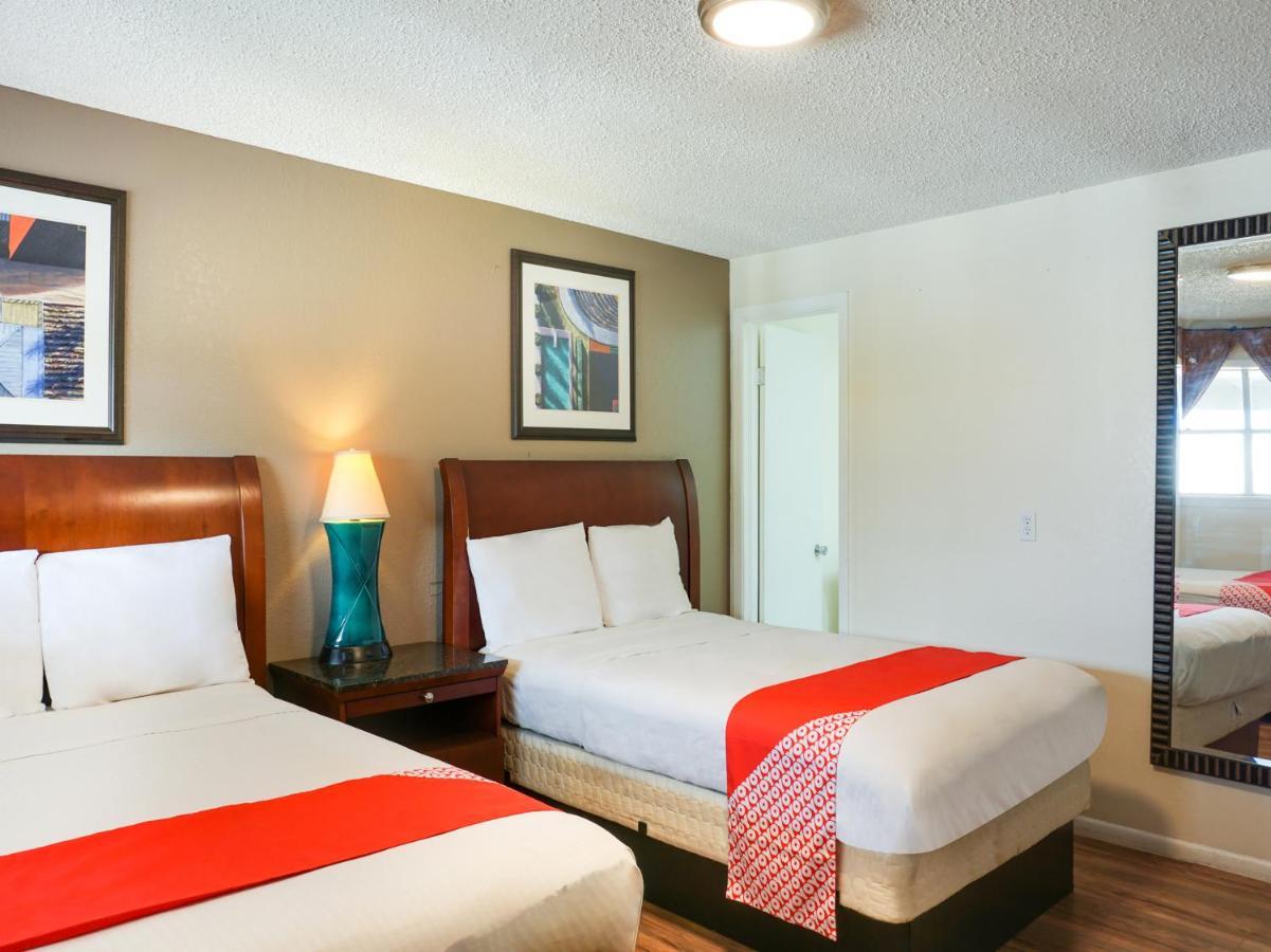 Oyo Hotel Austin Street Giddings ภายนอก รูปภาพ